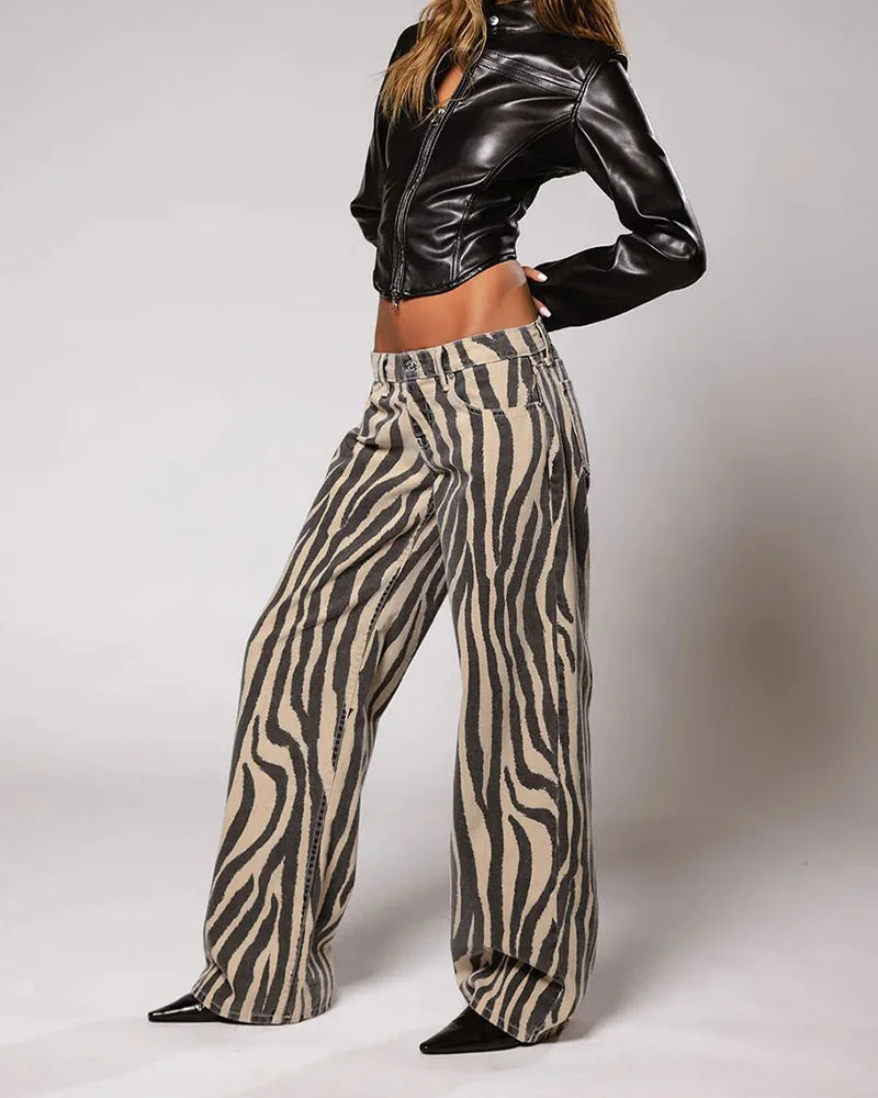 Pantalón Vaquero Zebra : Estilo Urbano, Tiro Bajo y Elegancia Salvaje