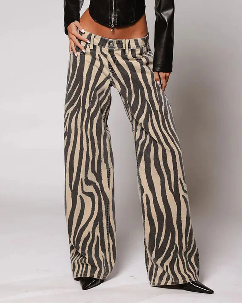 Pantalón Vaquero Zebra : Estilo Urbano, Tiro Bajo y Elegancia Salvaje